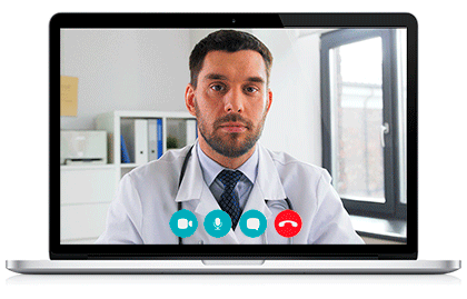 Consulta de telemedicina con médico por videollamada en un notebook